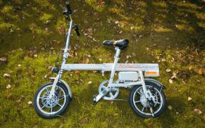 Airwheel R6 electric assist bicycle