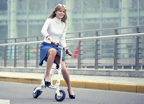 Airwheel electric bike is a high-tech and fashionable commuting vehicle customized for urbanites. 